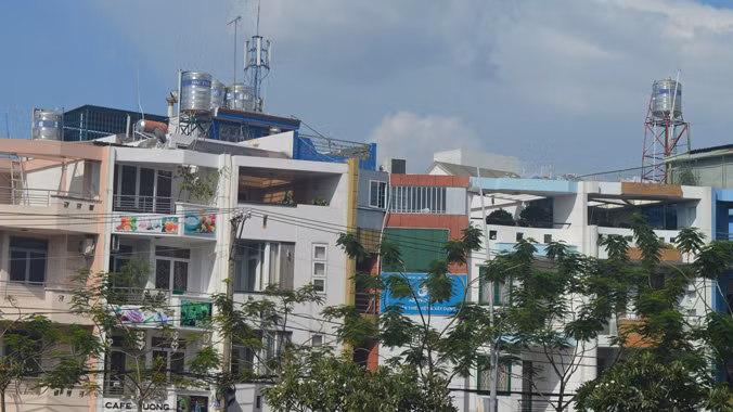 “Bom nước” treo trên đầu người dân