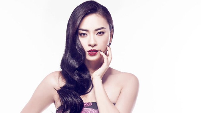 Ngô Thanh Vân: Nude với ngựa giả, được vỗ tay