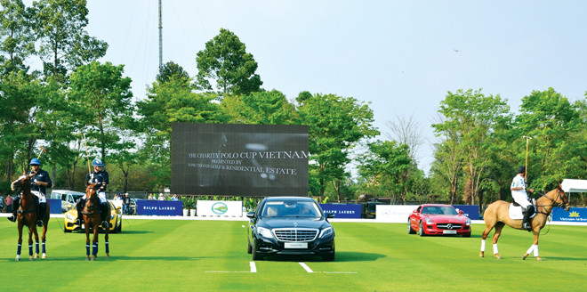 Chuyến trải nghiệm đua xe F1 của Mercedes– Benz được đấu giá hơn 860 triệu đồng