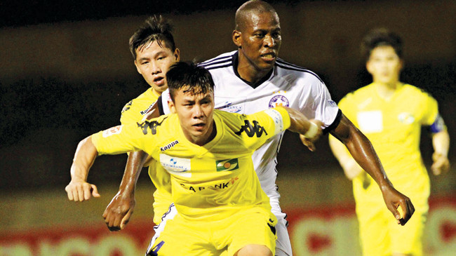 Với án phạt 6 tháng của VFF, số trận Quế Ngọc Hải không được thi đấu thực tế là không nhiều khi mà V-League 2015 chỉ còn 1 vòng đấu còn mùa giải mới phải sang đầu năm 2016. Ảnh: VSI