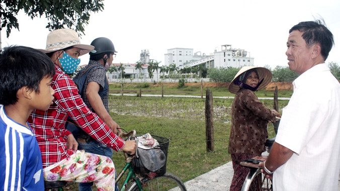 Người dân Đại Phú bức xúc phản đối nhà máy. Ảnh: N.T