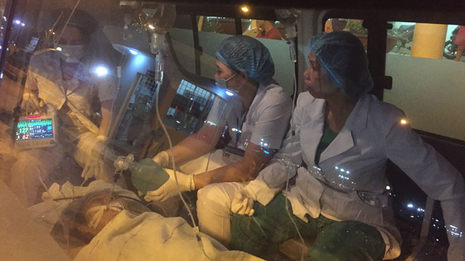 Chị Linh được chuyển viện lên TPHCM trong tình trạng nguy kịch, hôn mê. Ảnh Q.N