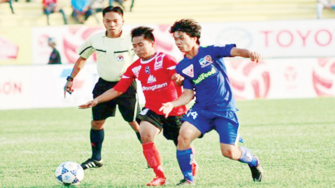 Liệu Công Phượng (ngoài cùng bên phải) có bùng nổ trong trận đấu với Bình Dương?