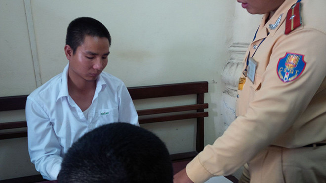 Tài xế Dũng tại cơ quan công an. Ảnh: M.Đ