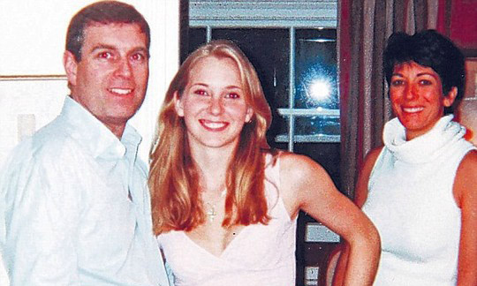 Hoàng tử Andrew (trái).