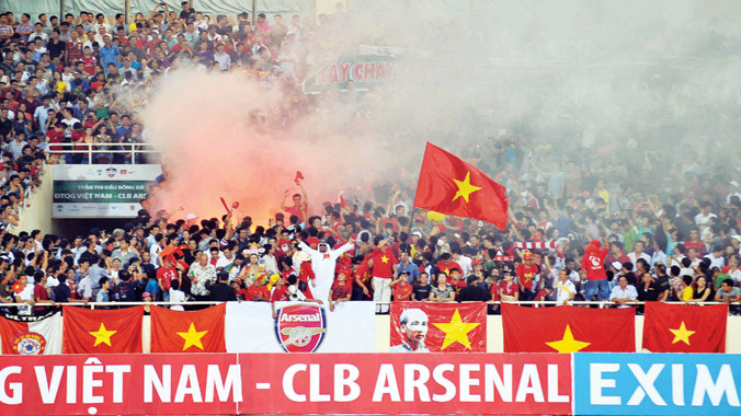 Với cơ sở vật chất sẵn có (trong ảnh là sân Mỹ Đình trận giao hữu ĐTVN-Arsenal), Hà Nội có thể tổ chức SEA Games tiết kiệm, theo ông Nguyễn Hồng Minh. Ảnh: VSI