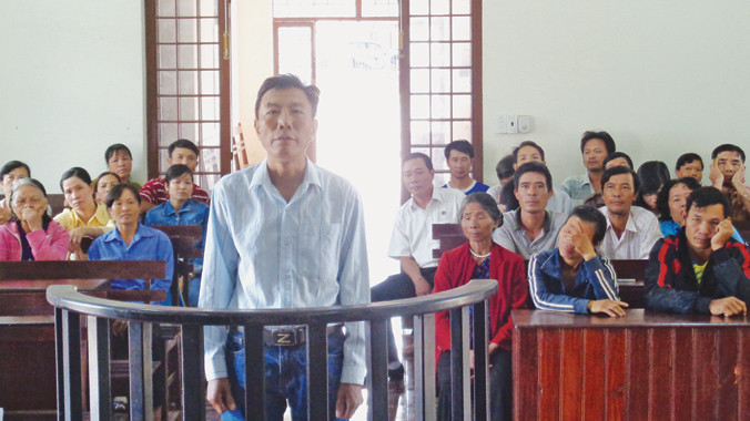 Ông Trung trước tòa. Ảnh: Nguyễn Thảo