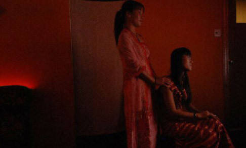 Cảnh sát cho biết, các đối tượng cũng trả tiền cho các trang web tìm kiếm để tăng hiển thị thông tin giả của họ trên mạng xã hội. 