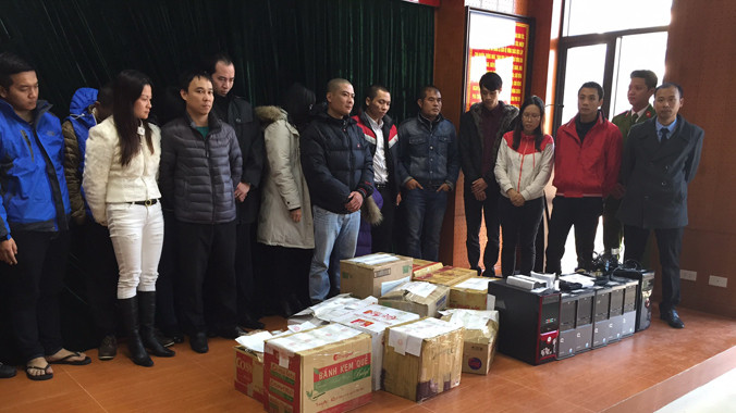 Các đối tượng và tang vật thu giữ tại Cty HGI. Ảnh: CQĐT cung cấp