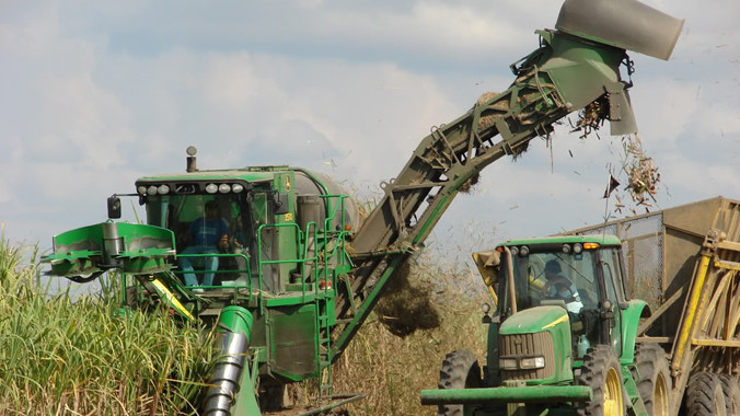 Lãnh đạo Bộ Công Thương cho rằng, người nông dân luôn bị thiệt thòi, lép vế trước doanh nghiệp. Ảnh: Hồng Vĩnh