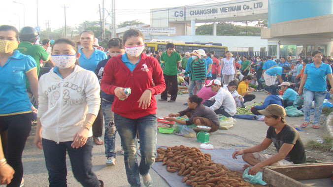 Lao động nữ nhập cư trong khu vực doanh nghiệp FDI có mức thu nhập bấp bênh