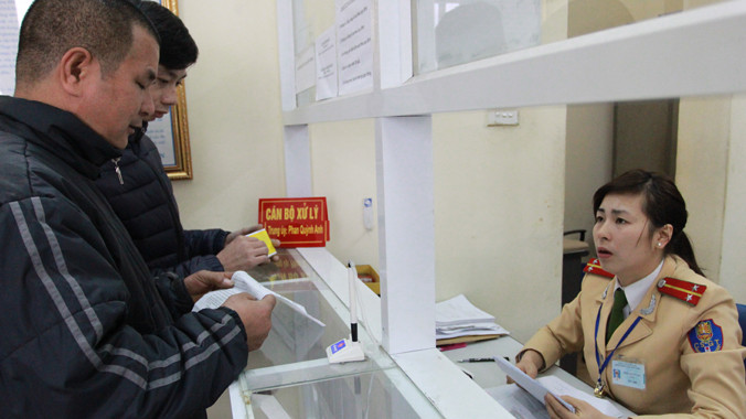 Số người làm thủ tục sang tên chuyển chủ vẫn còn hạn chế. Ảnh: Minh Đức 