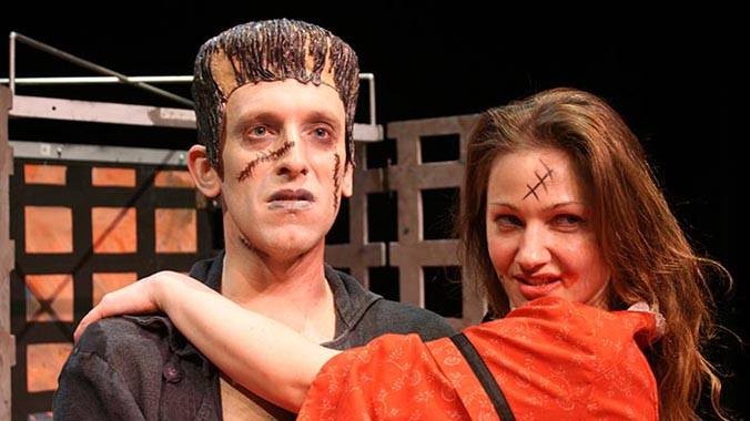 Hài kịch Anh “Quái vật và Huyền thoại” sang Việt Nam