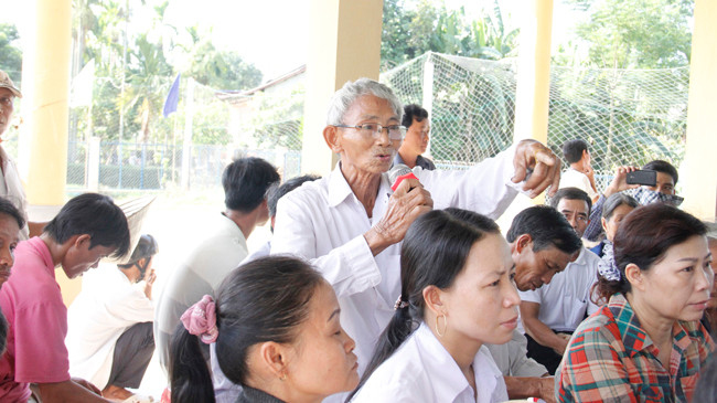 Người dân bức xúc vì mức giá đền bù đơn vị thi công đưa ra không đủ để sửa nhà