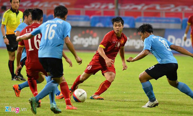 'Xin đừng tung hô Công Phượng'