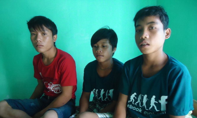 Ba thanh thiếu niên là người dân tộc Xê Đăng bị lừa đi lao động. Ảnh: Tuổi trẻ