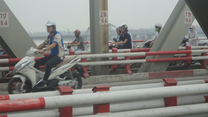 Xe máy đi vào đường ô tô