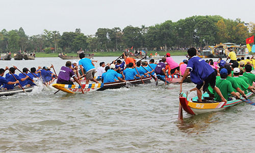 Một cuộc đua ghe. Ảnh: Vnexpress 
