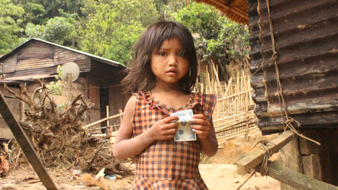 Đã đến tuổi đi học nhưng Y Lết vẫn chưa được đến trường