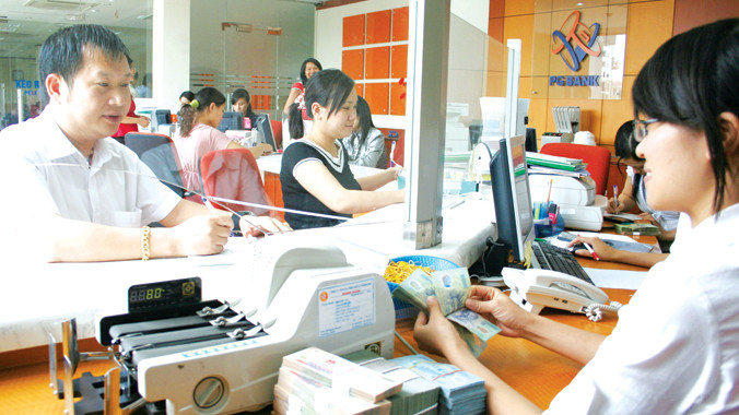 Gửi tiền vào đâu để có lợi nhuận cao nhất luôn là câu hỏi khó. Ảnh: Như Ý