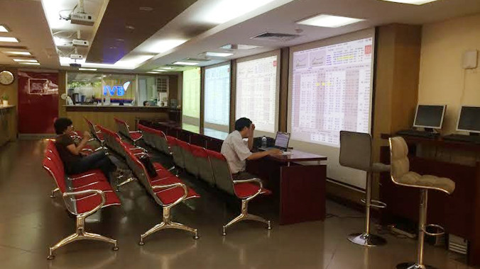 Sàn chứng khoán SSI khi xưa tấp nập giờ vắng đìu hiu người đến. Ảnh: Phan Sáng