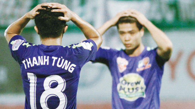 Các cầu thủ HA.GL hiện nay chỉ còn là bóng mờ của chính họ khi còn chơi trong đội tuyển U19 và khả năng xuống hạng đã hiển hiện trước mắt. Ảnh: VSI