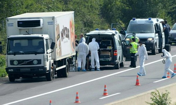 Hiện trường chiếc xe chở đầy xác người tại Áo