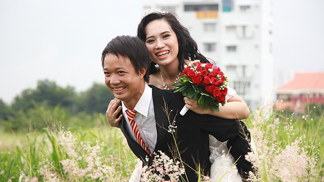 Niềm hạnh phúc của đôi bạn trẻ. Ảnh: Ngô Tùng