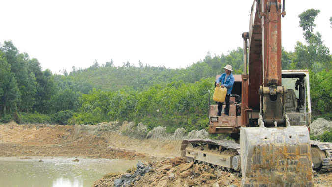 Để khai thác đất trái phép, chủ tịch huyện Hòa Vang bị kiểm điểm. Ảnh: Nam Cường