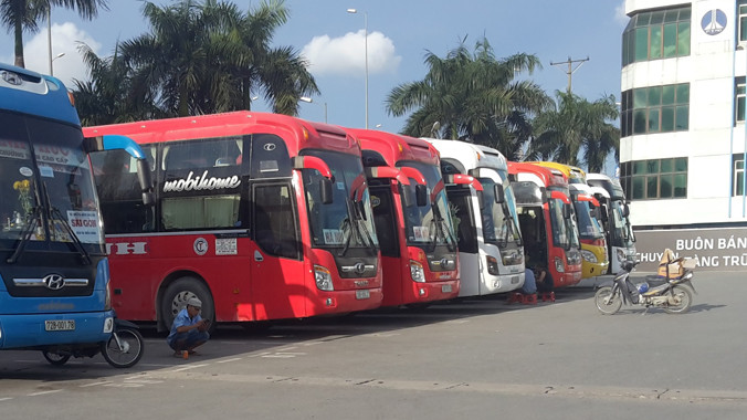 Giá xăng dầu đã giảm mạnh, nhưng nhiều DN vẫn không giảm giá vé. Ảnh: Sỹ Lực