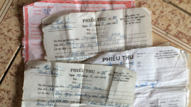 Các khoản thu của UBND xã được thể hiện trên các phiếu thu mà người dân còn giữ
