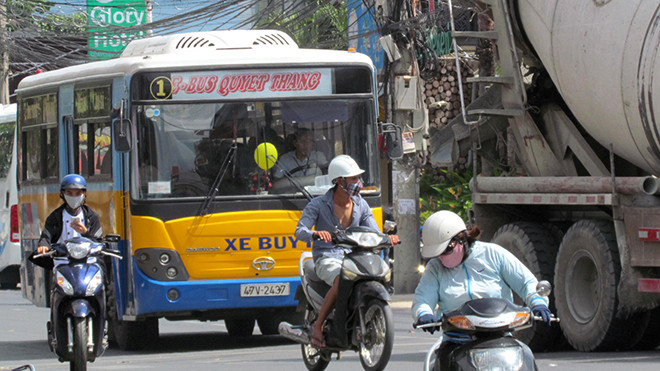 Lái xe buýt Quyết Thắng phải làm thêm đến 168 giờ/tháng, nhưng được trả lương làm thêm giờ thấp hơn qui định
