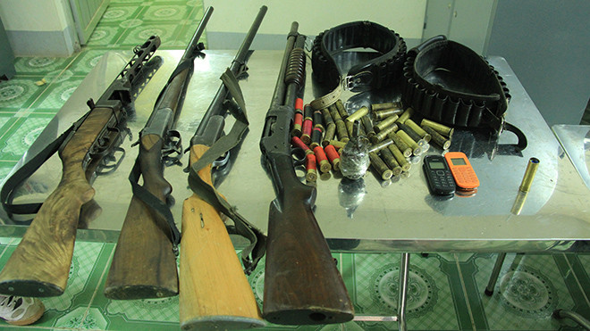 Tang vật liên quan bị thu giữ gồm 4 khẩu súng, 1 lựu đạn, 38 viên đạn. Ảnh: PC52 Sơn La cung cấp