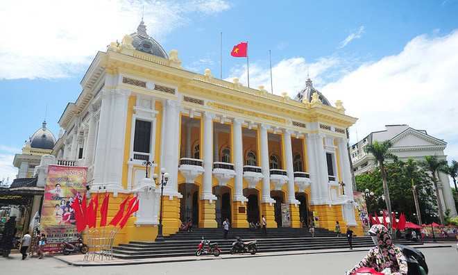 Nhà hát Lớn Hà Nội với lớp áo mới. Ảnh: Vnexpress.