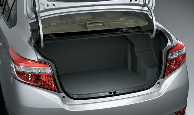 Nên hướng dẫn trẻ rằng cốp xe dùng để chứa hành lý, không phải để chơi trốn tìm.