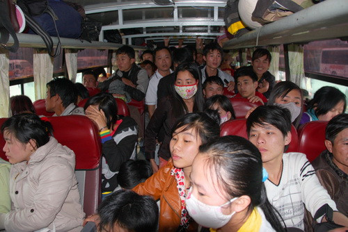 Hà Nội: Xe nhồi nhét, “chặt chém” bị xử lý ra sao?