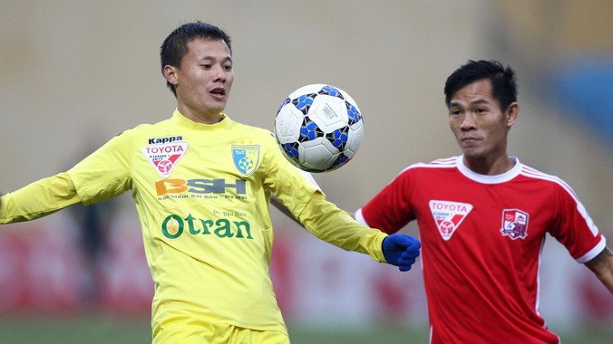 Thành Lương (trái) được xem là ứng viên sáng giá cho danh hiệu Quả bóng vàng Việt Nam năm 2014. Ảnh: VSI