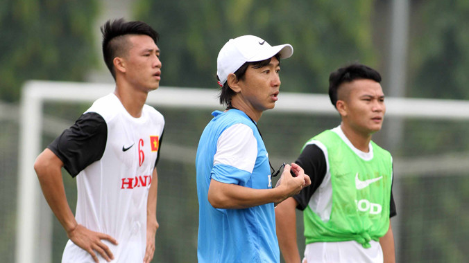 HLV Miura đang tích cực tìm kiếm những gương mặt trẻ tốt nhất tại V-League chuẩn bị cho SEA Games 28. Ảnh: VSI 