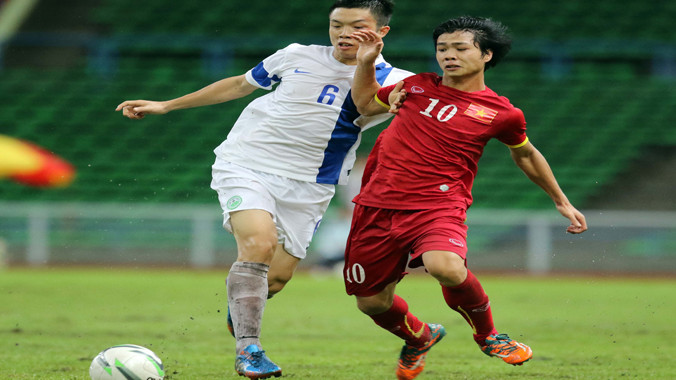 Công Phượng (phải) cùng đồng đội ở đội tuyển đã trưởng thành nhiều dưới tay HLV Miura và HA.GL hy vọng điều đó giúp đội bóng cải thiện hình ảnh tại V.League. Ảnh: VSI