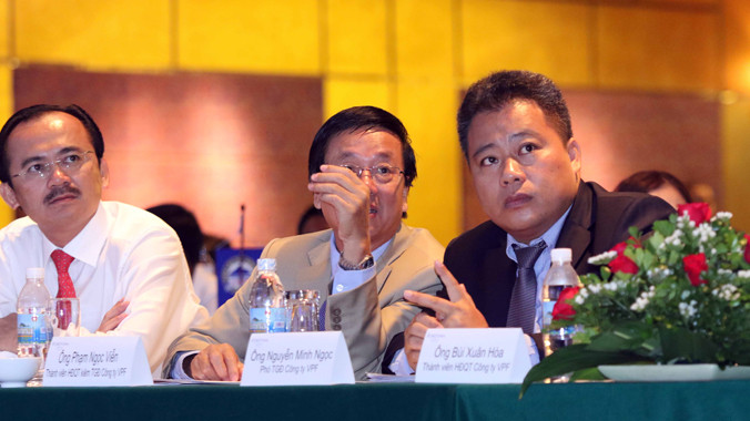 Lãnh đạo VPF lắng nghe ý kiến đóng góp của các đại biểu. Ảnh: VSI