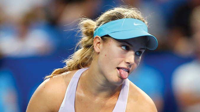 Bouchard dũng mãnh và dễ thương trên sân