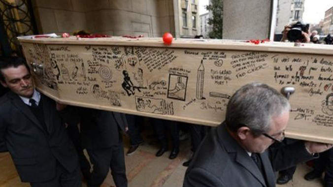 Quan tài của Tignous phủ đầy hình hí họa lưu bút của bạn bè