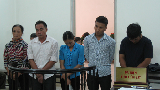 Các bị cáo trong phiên xử ngày 21/4. Ảnh: BH