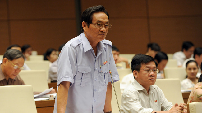 Đại biểu Trần Du Lịch (TPHCM) phát biểu tại phiên thảo luận sáng 4/6. Ảnh: Như Ý