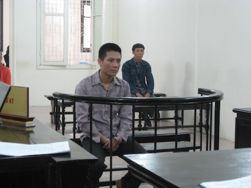 Trong cơn ghen mù quáng, Danh nảy sinh ý định làm tổn hại nhan sắc của vợ, hắt cả can a xít vào thân thể người vợ, khiến chị M. tổn hại 53% sức khỏe. 