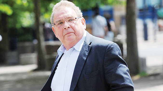 Những lệnh cấm hài hước nhất nước Anh năm 2014