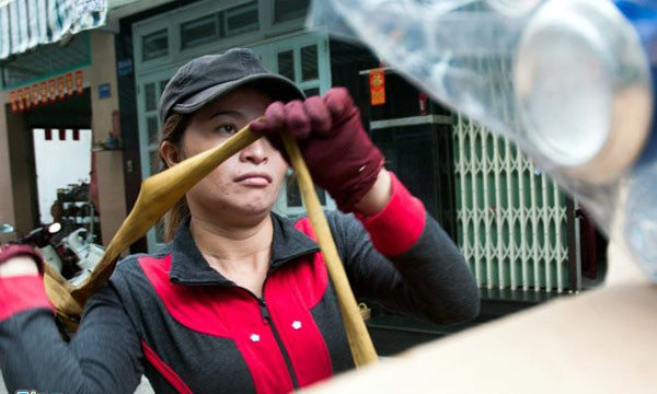 Hôm nay 'tỷ phú ve chai' được nhận tiền