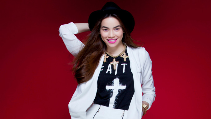 Hồ Ngọc Hà: Nhẫn kim cương siêu to