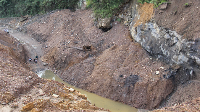 Khu vực khai thác than trái phép tại xã Suối Quyền