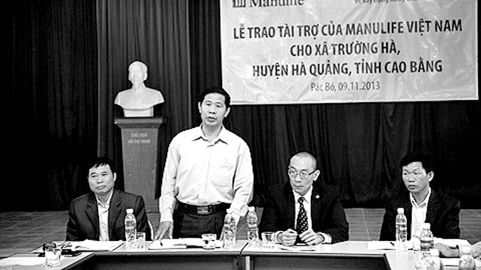 Ông Lãnh Đức Dũng (người đứng). Ảnh: Duy Chiến